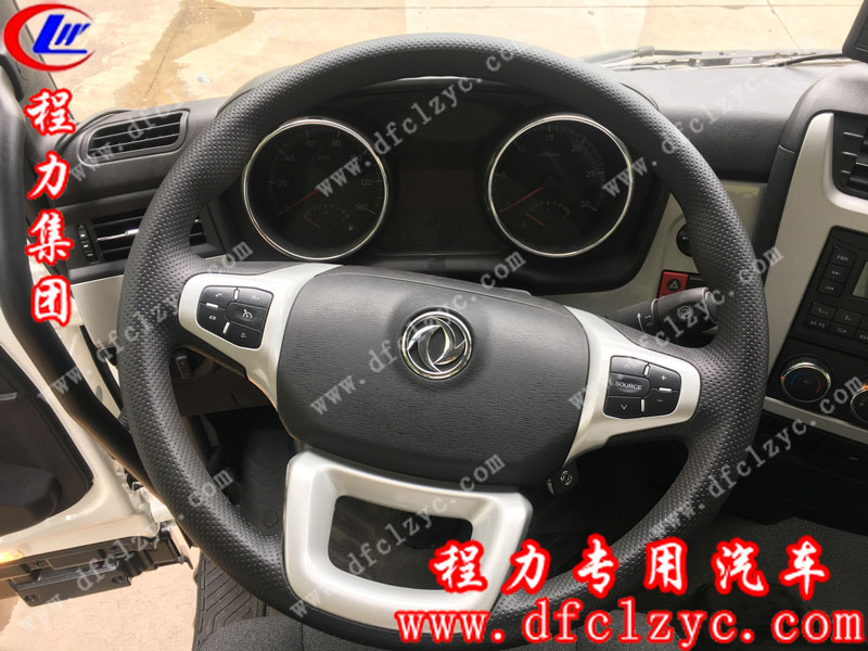 程力專用汽車股份有限公司東風(fēng)天錦洗掃車多功能方向盤(pán)
